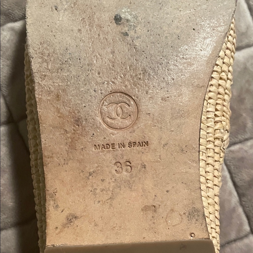 CHANEL Cream Espadrilles with Black Emblem - Picture 7 of 11